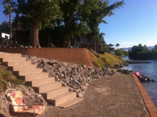 Steps to River - Pier 95