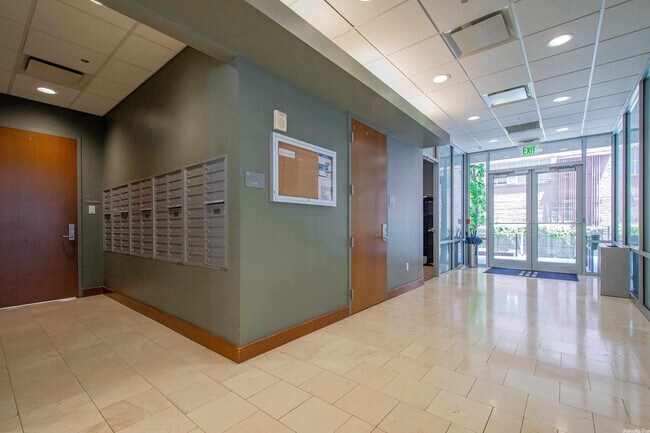 Building Photo - 315 Rock St