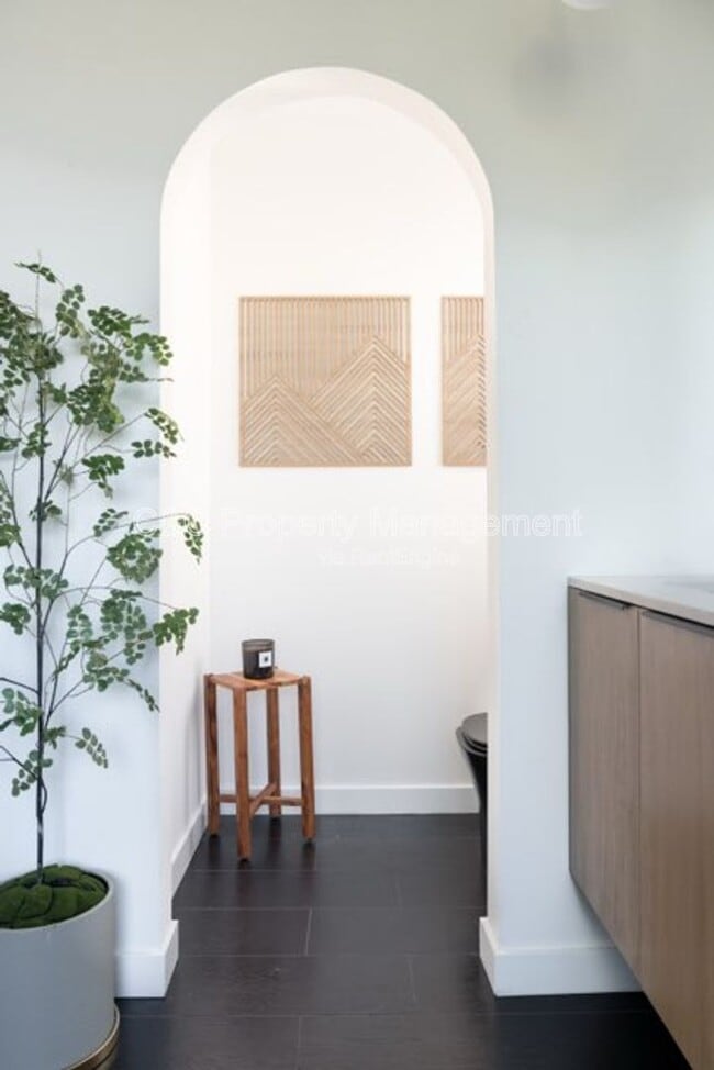 Building Photo - 5234 Chariton Ave