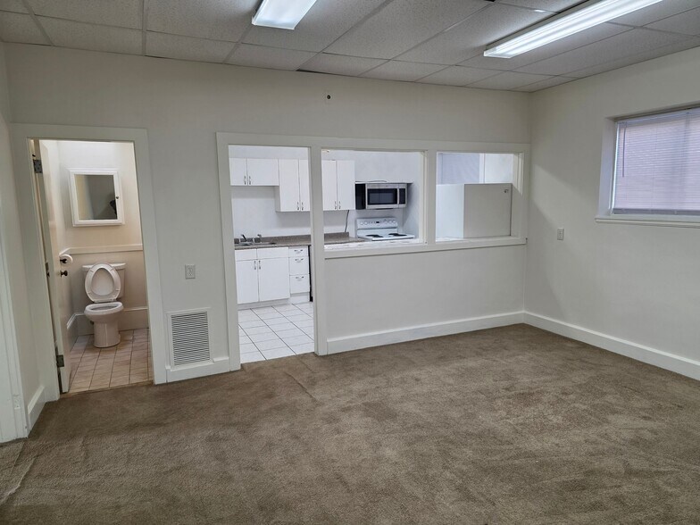 Building Photo - 64 Kenyon St