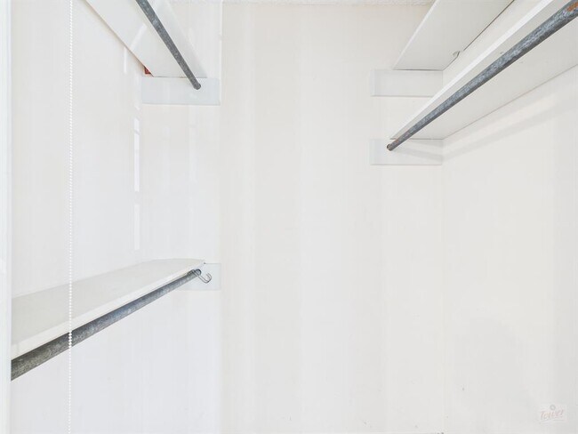 Building Photo - 910 Duncan Ln