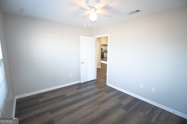 Building Photo - 304 S Bridgeport Dr