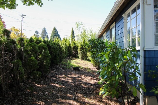 Building Photo - 2161 Winter St SE