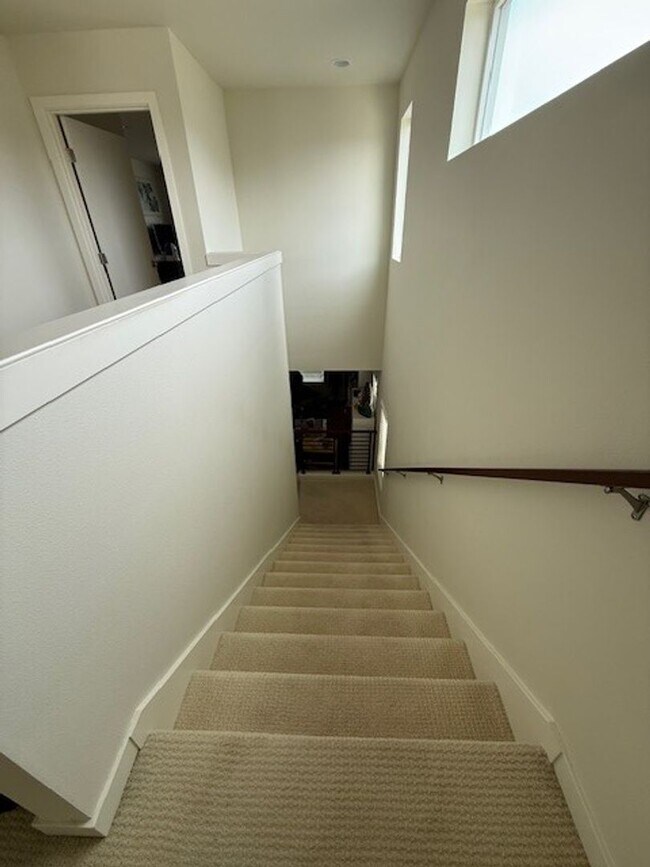 Building Photo - 3Bd/2.25Ba Lynnwood Townhouse