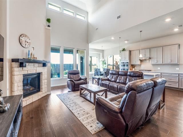 Building Photo - 2112 Creekbluff Ct