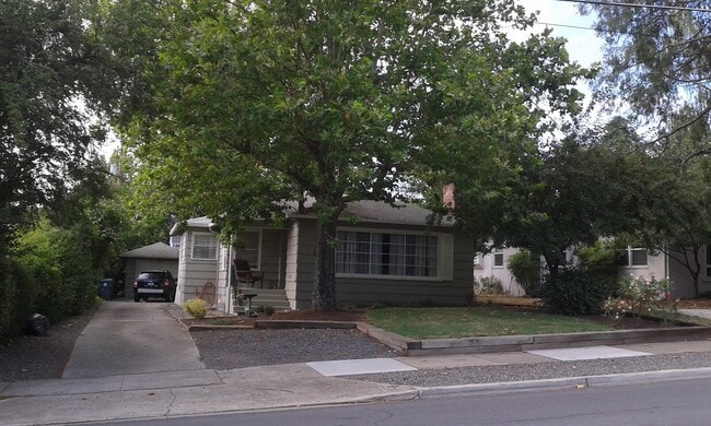 Building Photo - 1429 E Main St