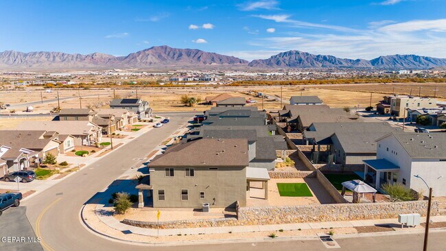 Building Photo - 561 Issa Circle