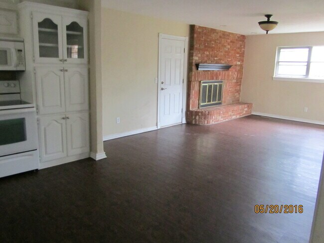 Building Photo - NICE NW HOME