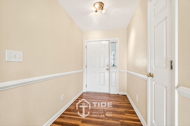 Building Photo - Modern Comfort in North Charleston