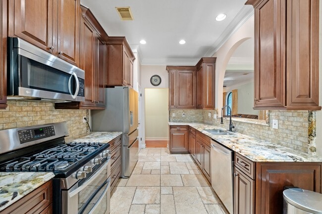 Building Photo - 5102 E Pagewick Dr