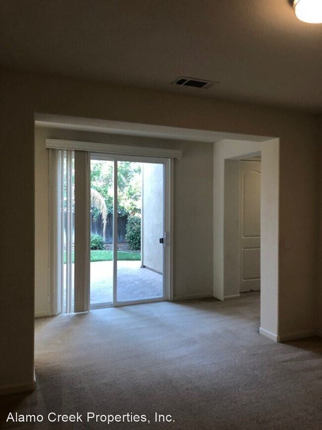 Building Photo - 4 br, 3 bath House - 648 Eldridge Avenue