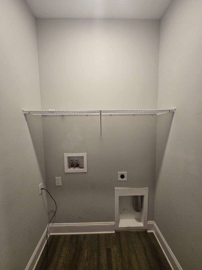 Building Photo - Charming 3-Bedroom Retreat Near Hamilton Place