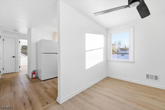 Building Photo - 88 Mitchell St