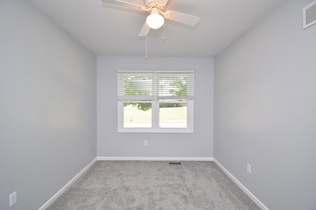 Building Photo - 647 Regent Rd