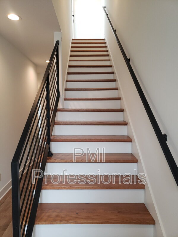 Building Photo - 227 S Bilbro Ave