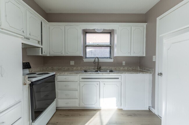 Building Photo - 3016 SW 68th St