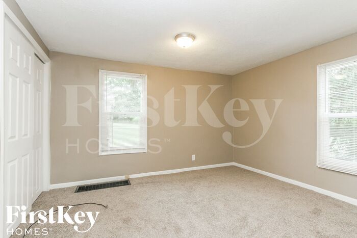 Building Photo - 5452 W Southport Rd