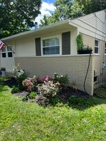 Building Photo - 8627 Mockingbird Ln