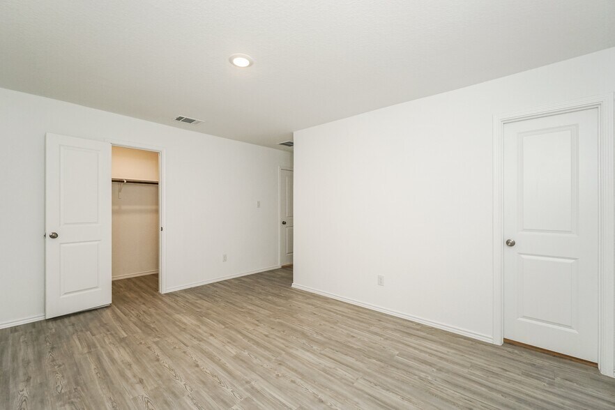 Building Photo - 5873 Companion Lp