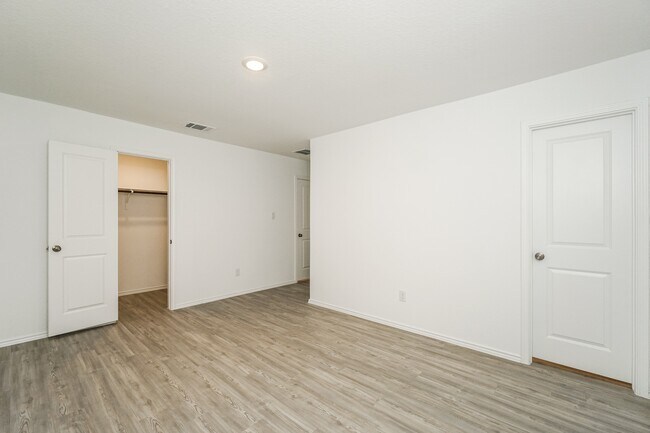 Building Photo - 5915 Sunset Song Ln