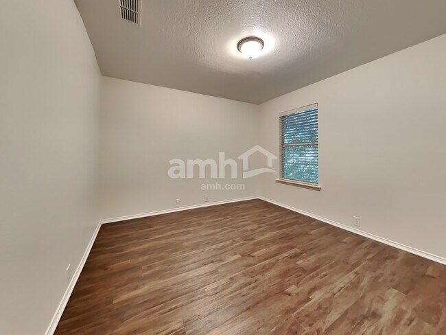 Building Photo - 828 Norfolk Dr