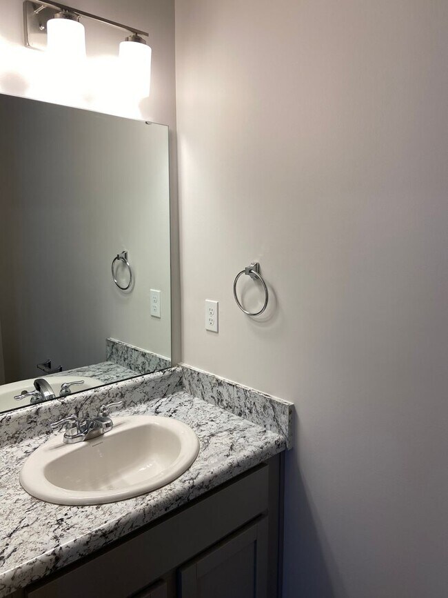 Building Photo - NOW PRELEASING! Charming Three-Bedroom, Two-and-a-Half-Bath Home in Spring Hill