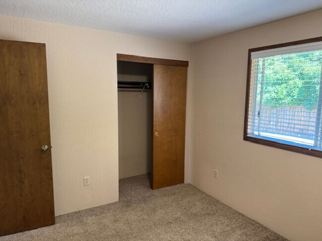 Building Photo - 2859 Cedar Links Dr