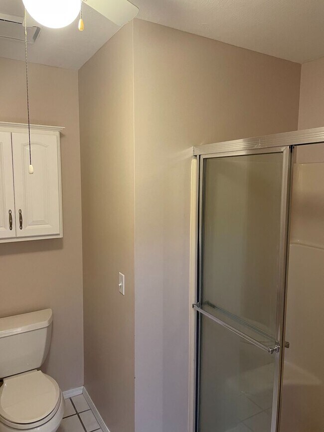 Building Photo - BEAUTIFUL Spacious home with an open floor plan in a great area!