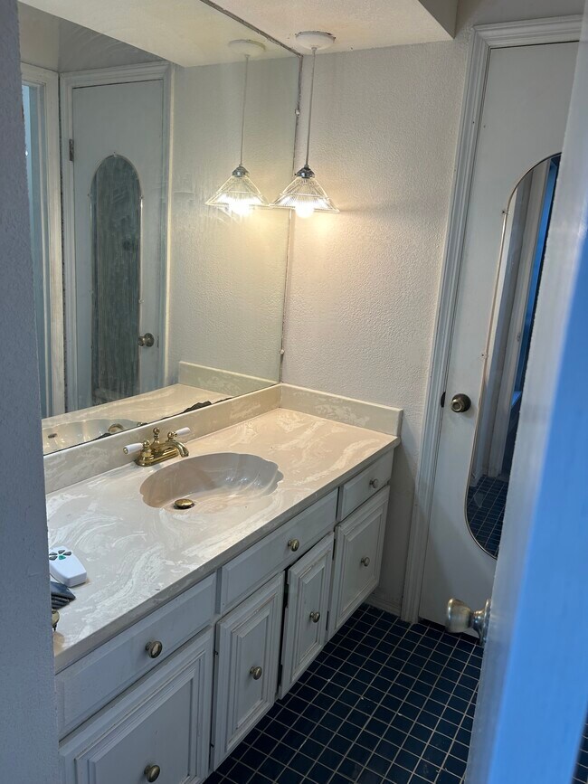 Building Photo - 3301 Bryn Mawr Cir