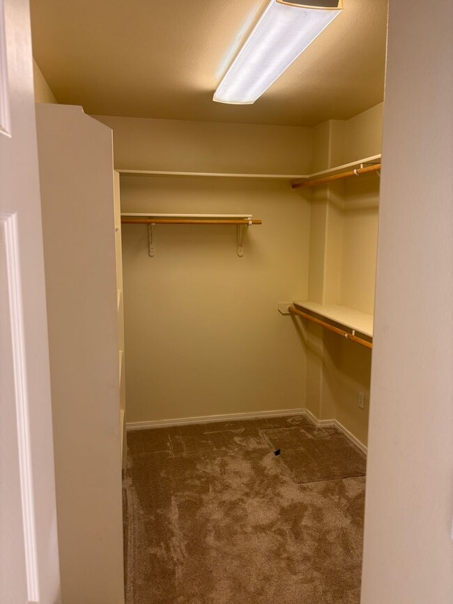 Building Photo - Fantastic 2 Bedroom Townhome!