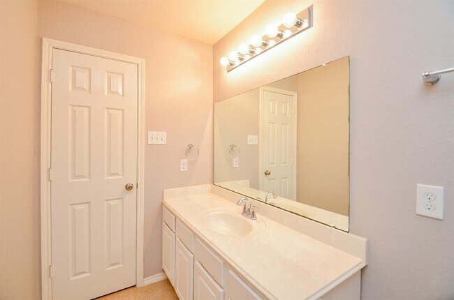 Building Photo - 25418 Lockspur Dr