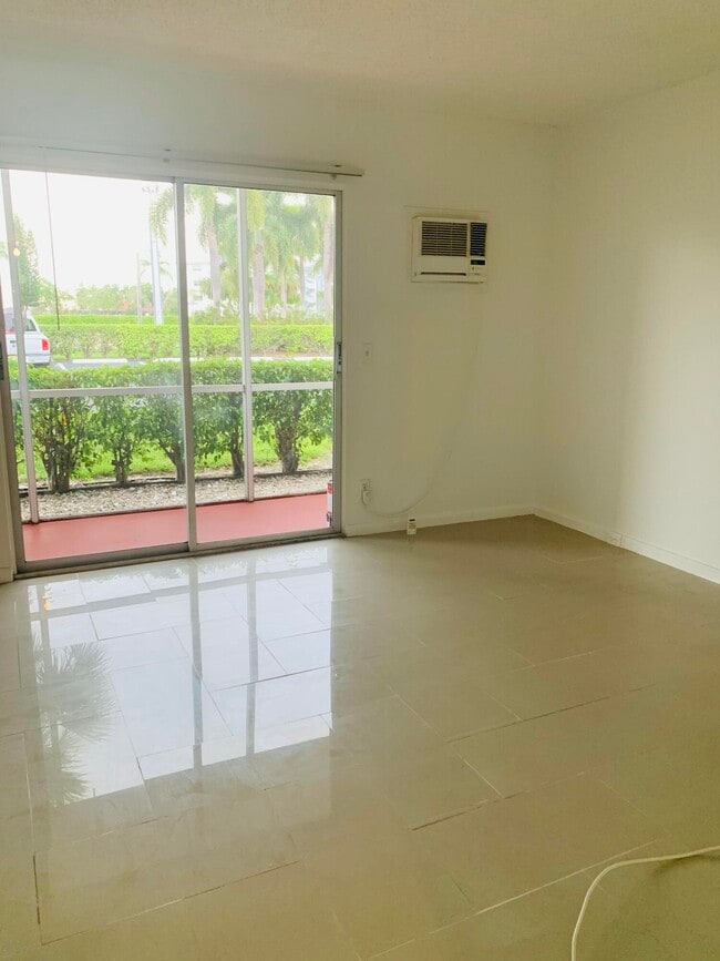 Building Photo - 7 Suffolk A