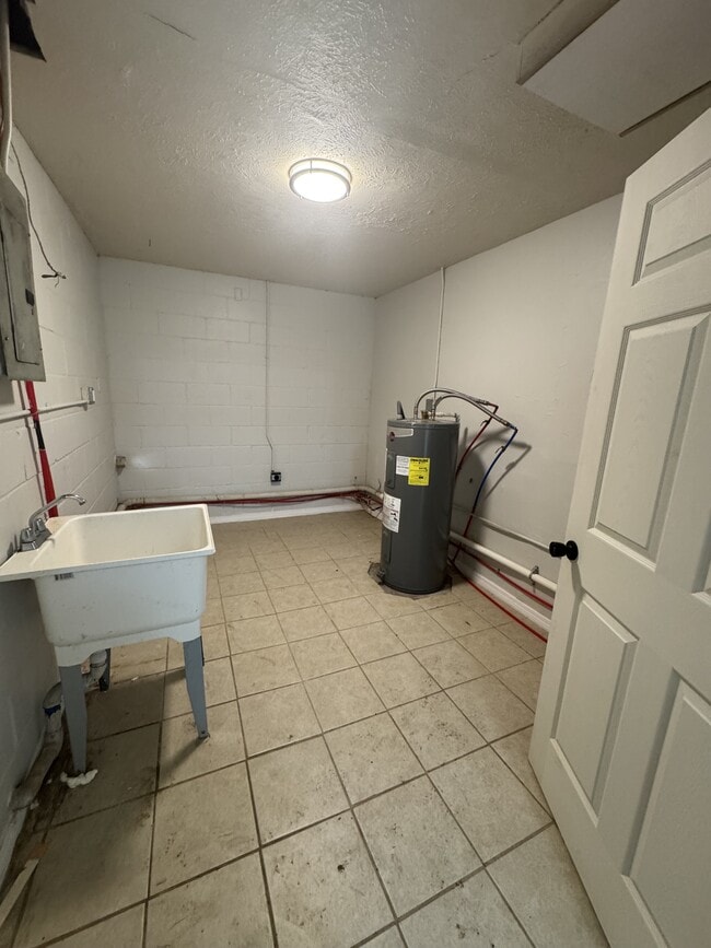 Building Photo - 20756 Old Hwy 59