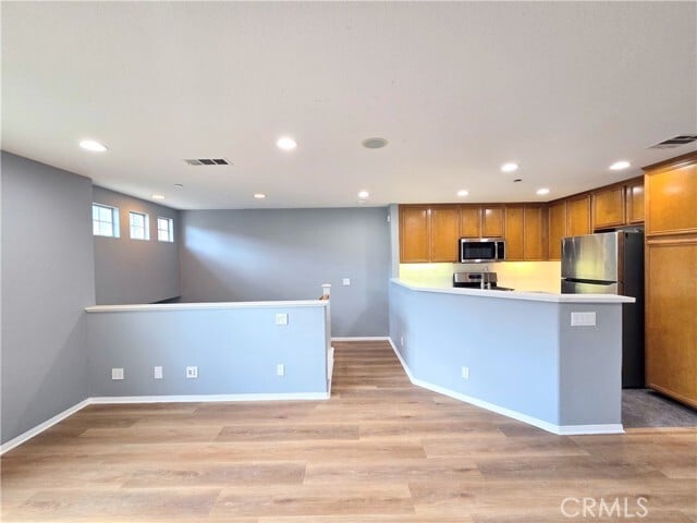 Building Photo - 76 New Season