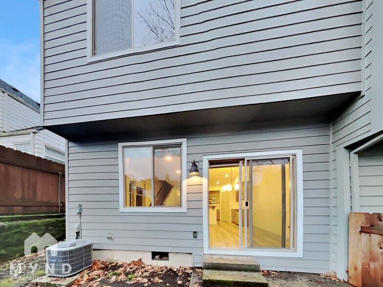 Building Photo - 1217 NW Benton St