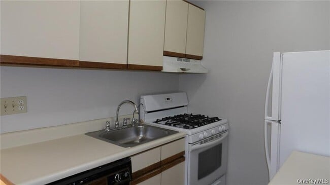 Building Photo - 502 Barclay Manor