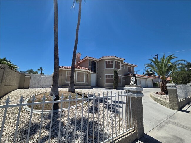 Building Photo - 3013 W Oakey Blvd