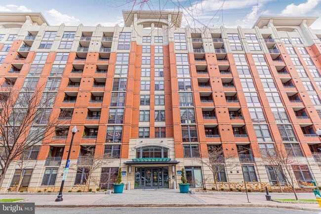 Building Photo - 1021 N Garfield St