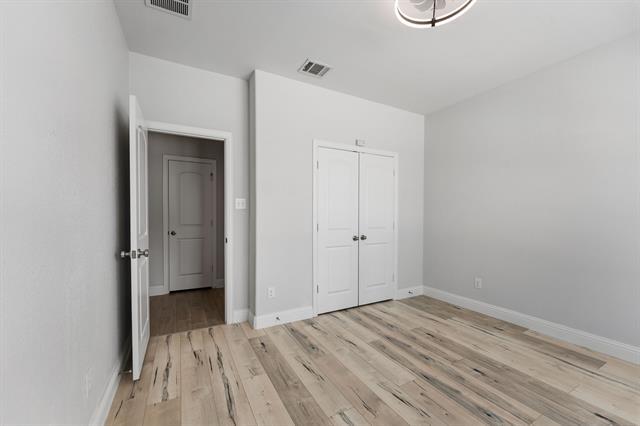 Building Photo - 2104 Barx Dr