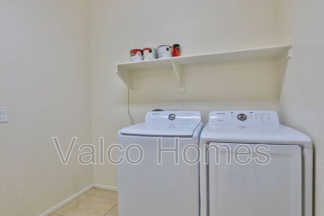 Building Photo - 7688 W Redbird Rd