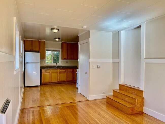 Building Photo - 2609 McGee Ave