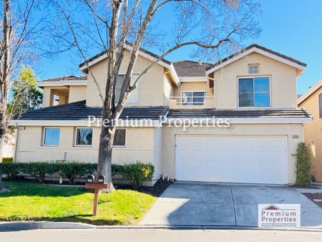 Primary Photo - Beautiful 3BD/2.5BA Townhome with 1960 Sqf...