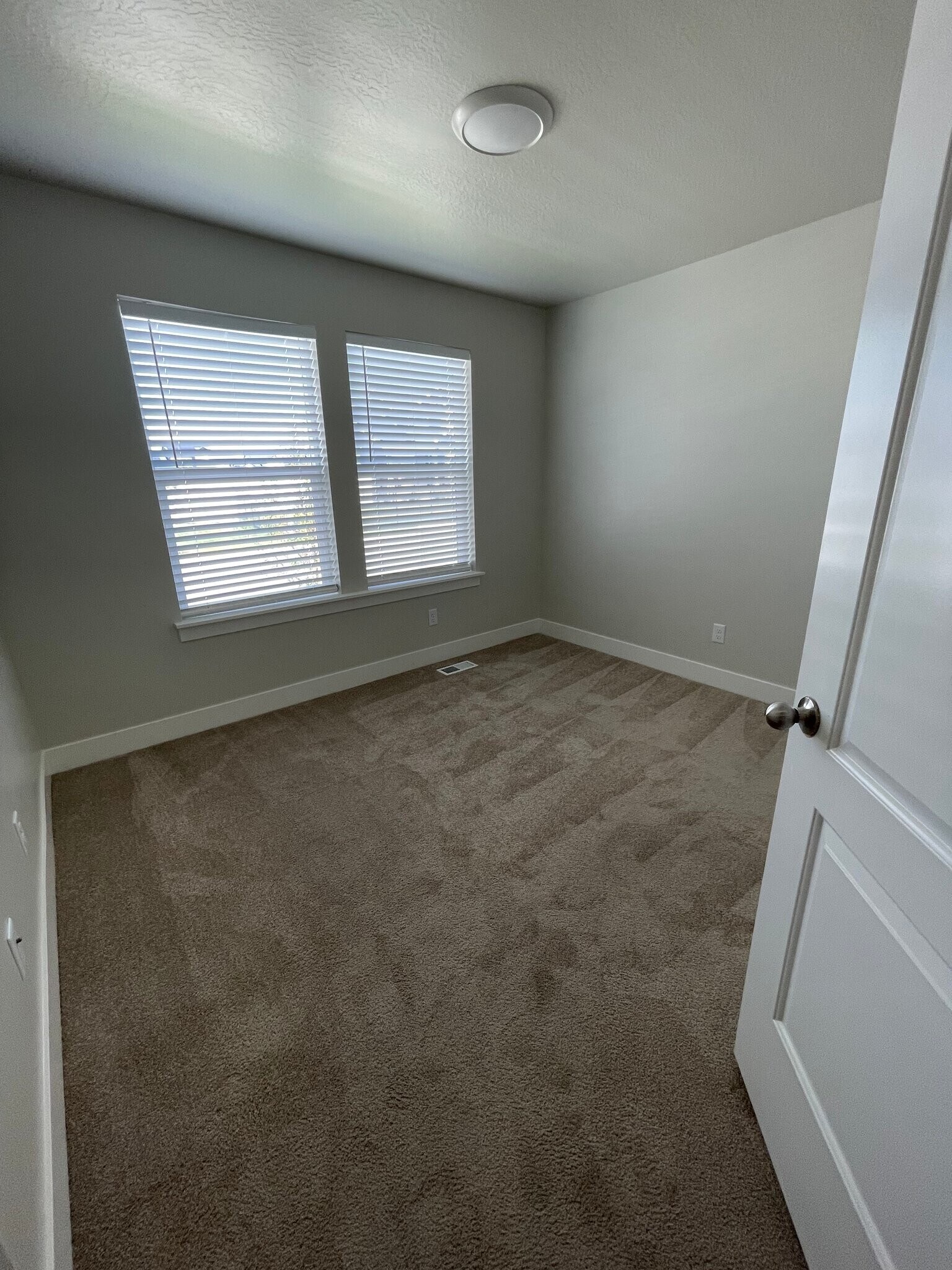 Building Photo - 136 E Gilbert Peak Way