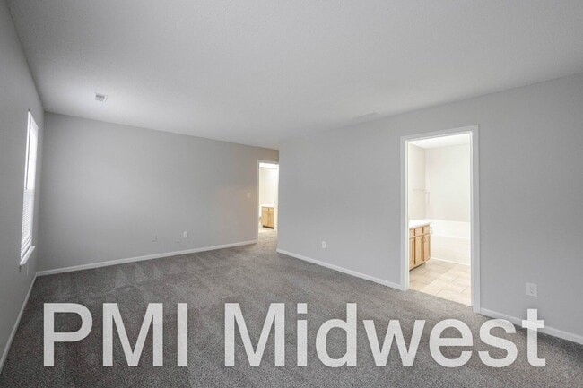 Building Photo - "Charming 4-Bed Family Home with Spacious Layout in Indianapolis!"