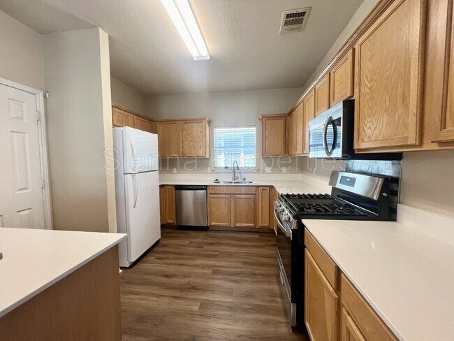 Building Photo - 725 Sampson