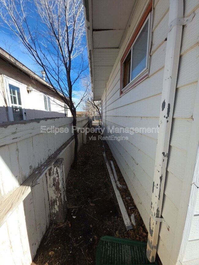 Building Photo - 503 Brown Ave