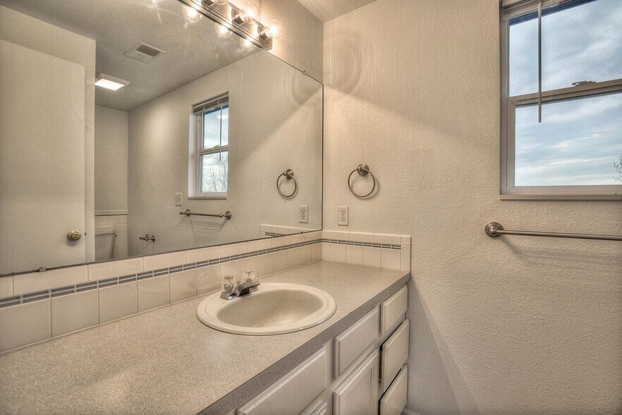 Building Photo - 624 26th St SW