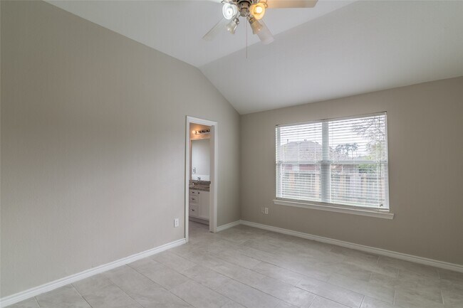 Building Photo - 2209 Highland Crossing Dr