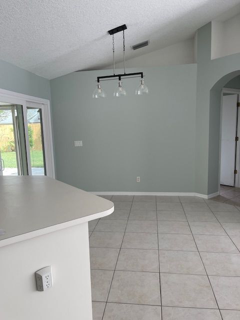 Building Photo - 874 Brookview Ln