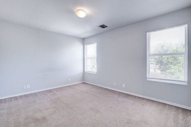 Building Photo - 10302 Lateleaf Oak